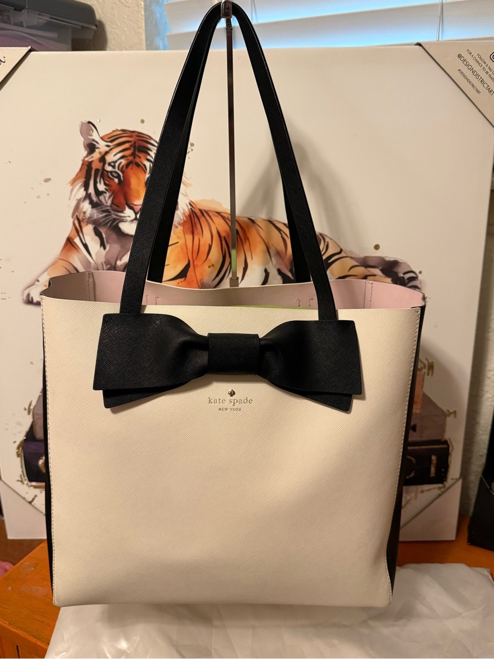 Kate Spade Staci Cream and Black Bow Tote VGUC